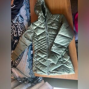 Women’s north face down jacket (small)